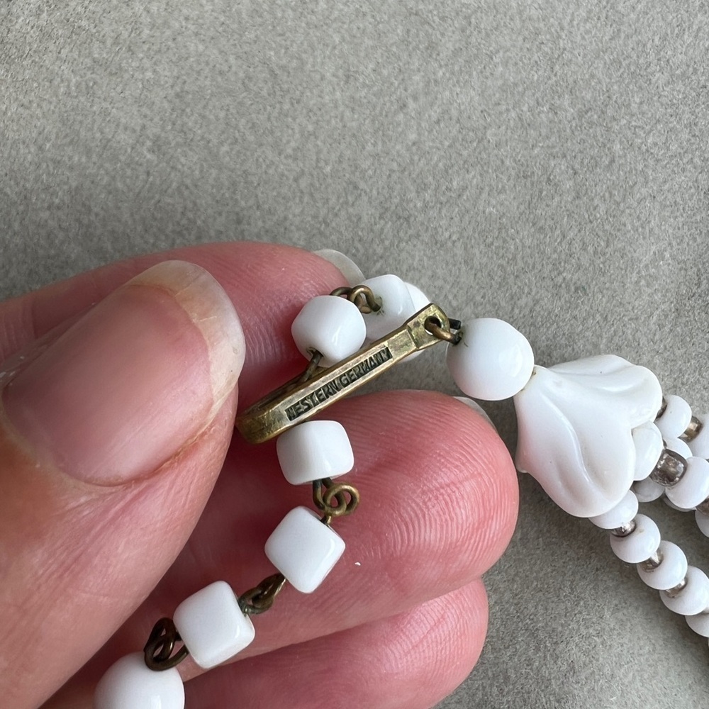 Vintage Milk glass Beaded Necklace - Picture 4 of 9